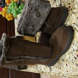 Bearpaw brown short booties. Size 10 no stains probably worn once